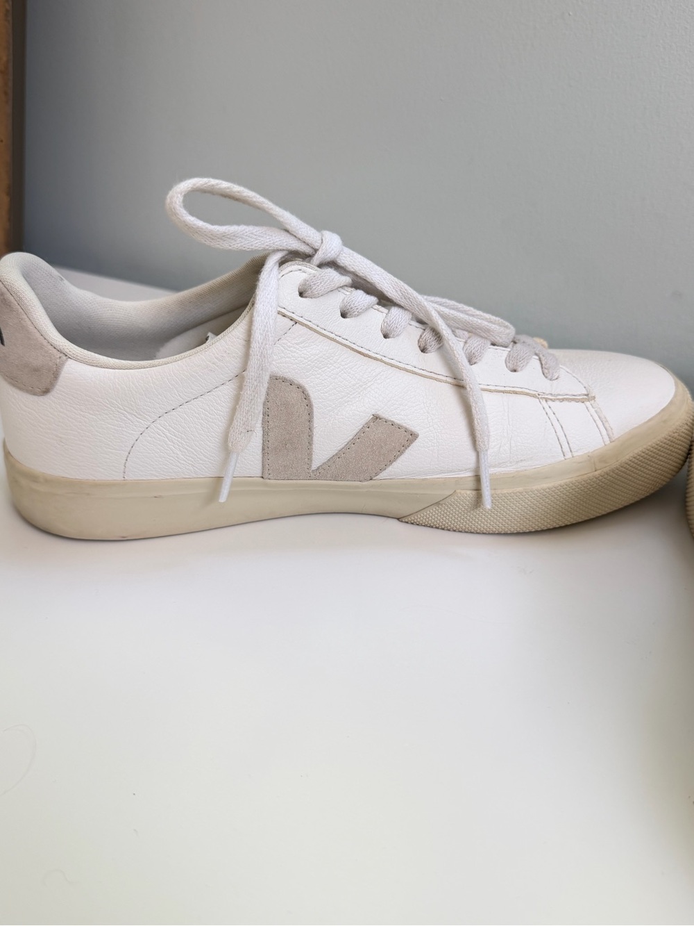 Veja Women’s 9 EU 40 White Leather Sneakers Walking Shoes Casual - Picture 7 of 10